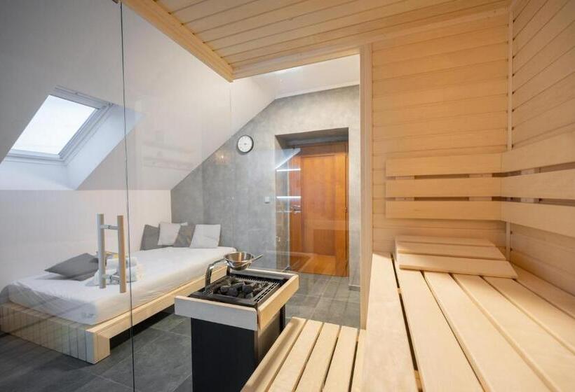 April Hotel Panorama