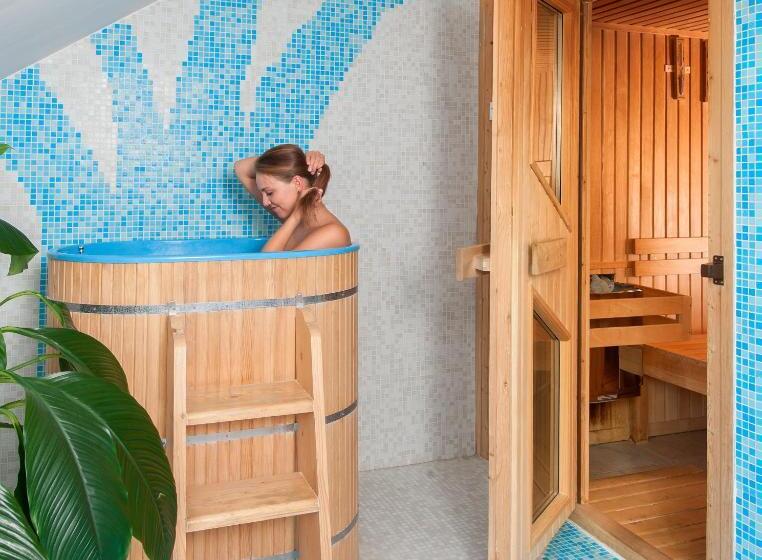 April Hotel Panorama