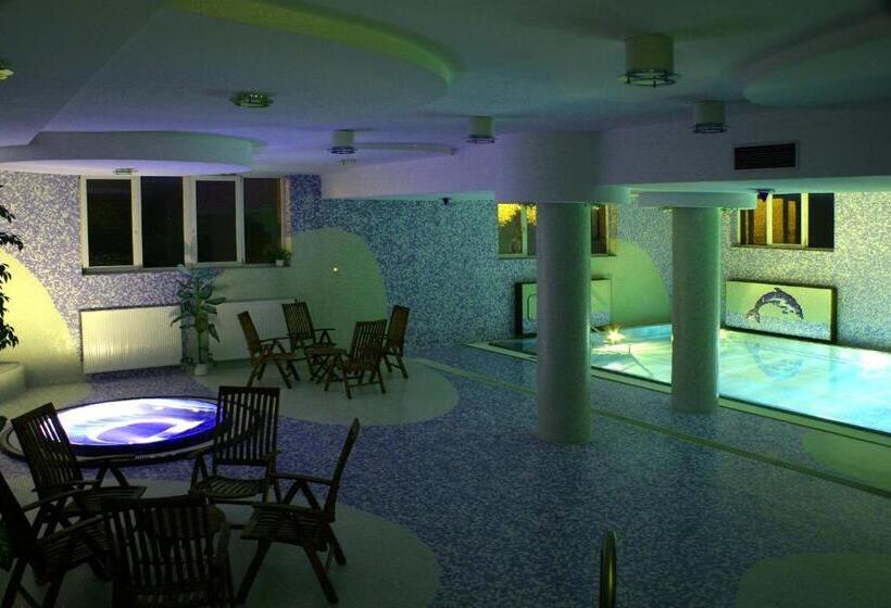 April Hotel Panorama