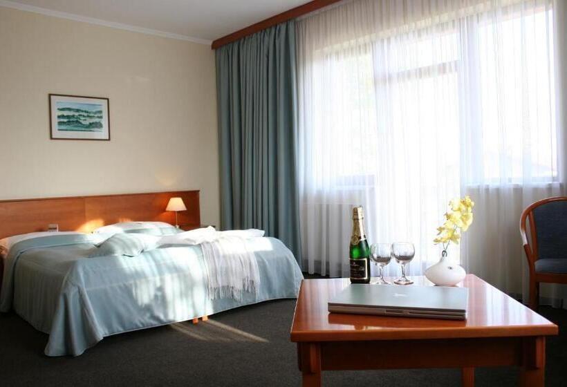 April Hotel Panorama