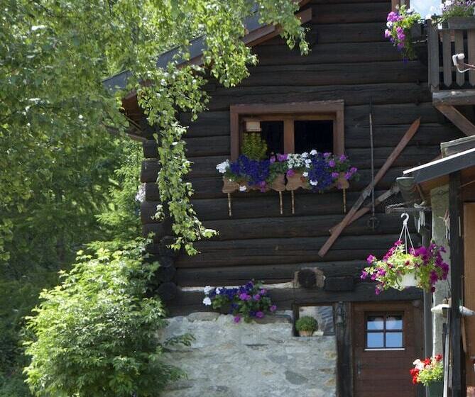 مبيت وإفطار Chalet Dei Fiori   & Apartment