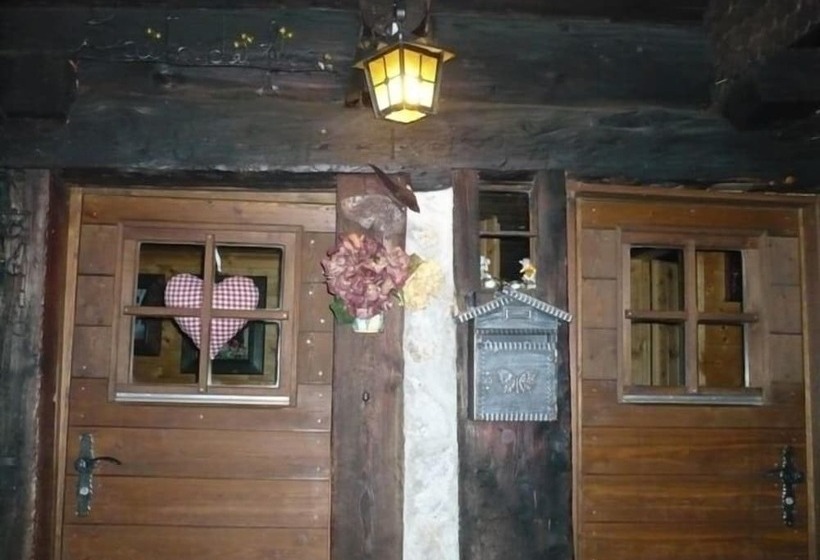 مبيت وإفطار Chalet Dei Fiori   & Apartment