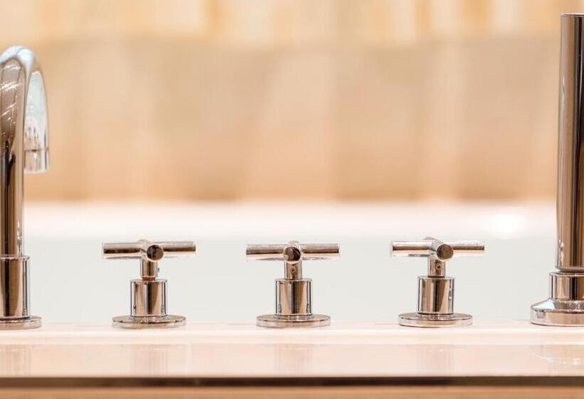 Business Hotel First