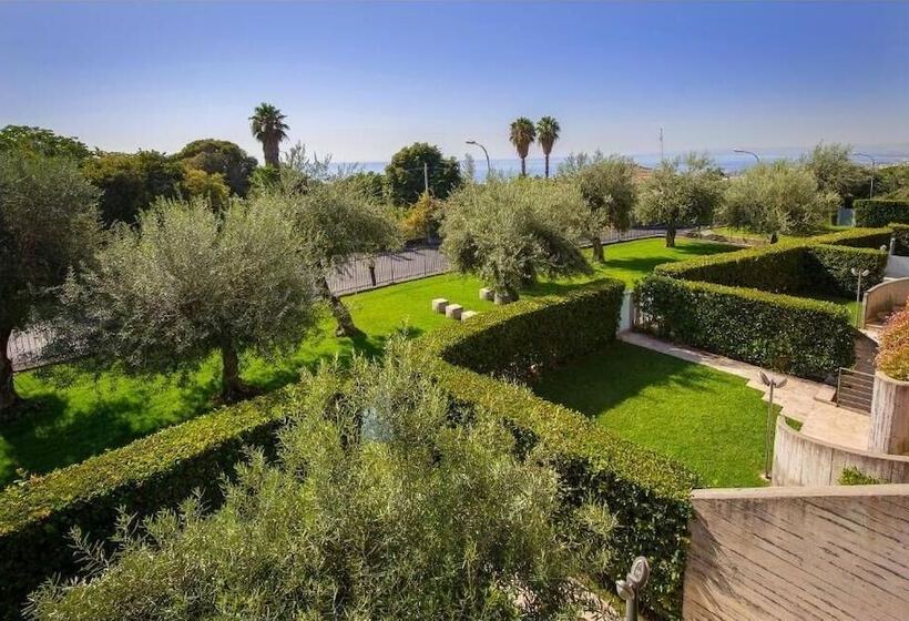 Catania Hills Residence