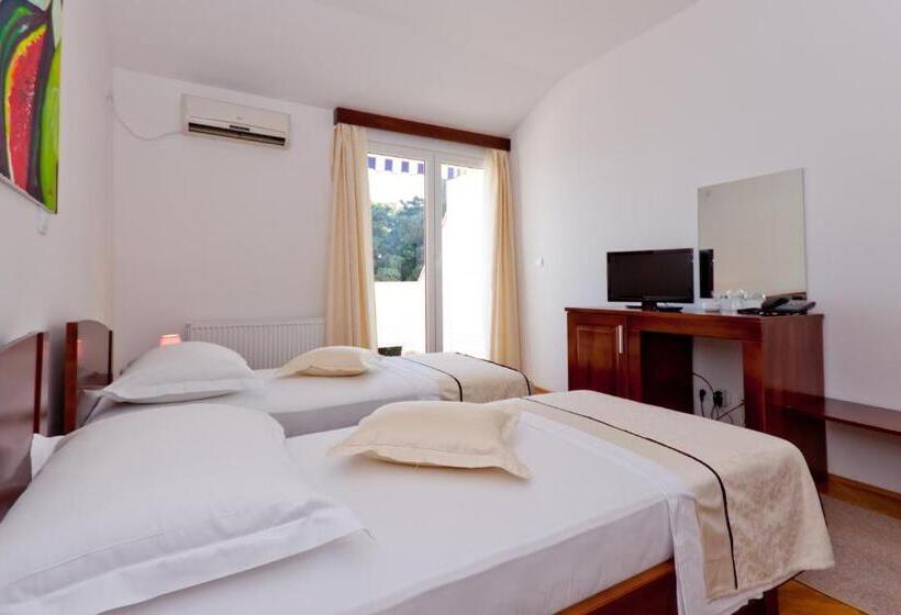 هتل Ballet School