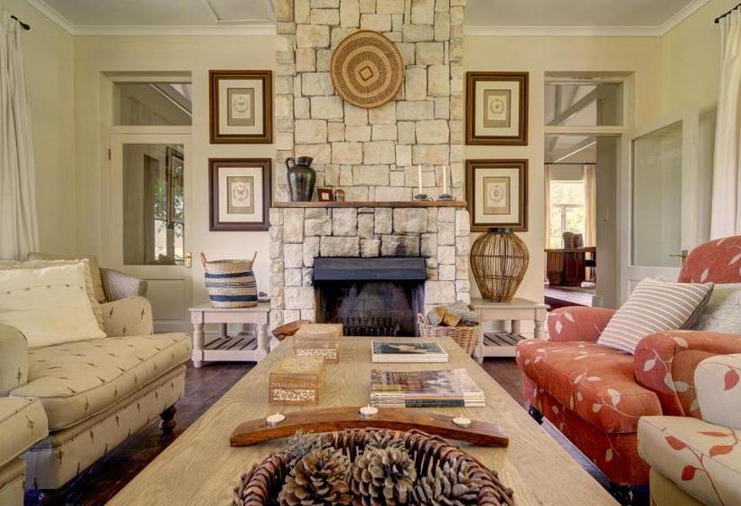 Отель Blue Gum Country Estate