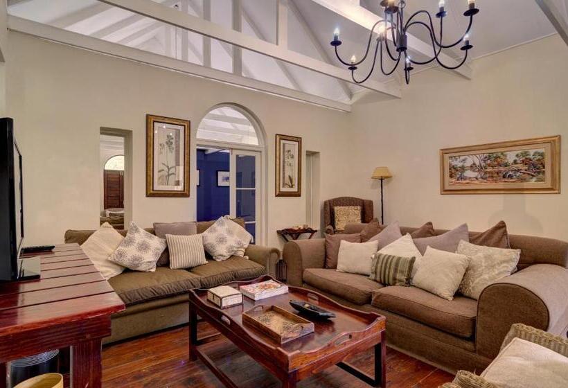 Отель Blue Gum Country Estate