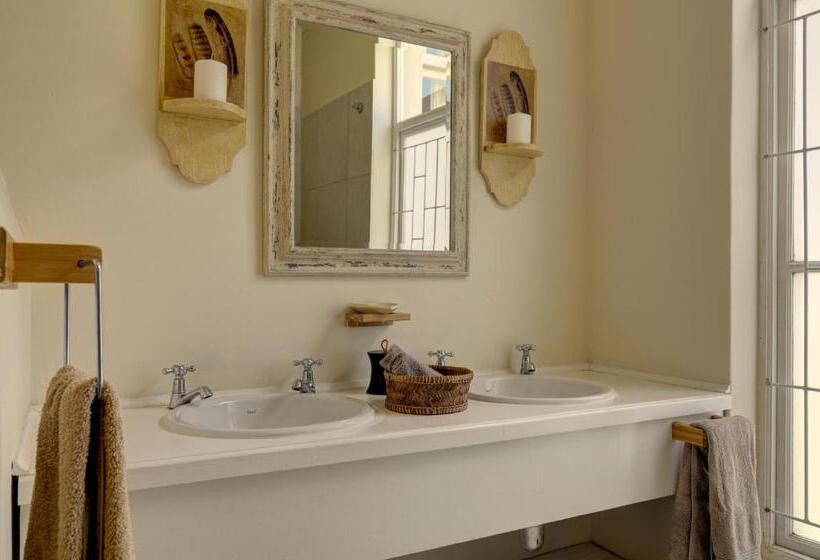 Отель Blue Gum Country Estate