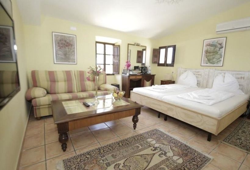 Отель Can Llimona