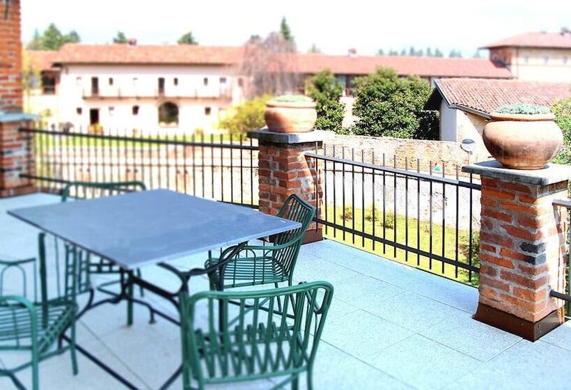 Отель Castello La Rocchetta