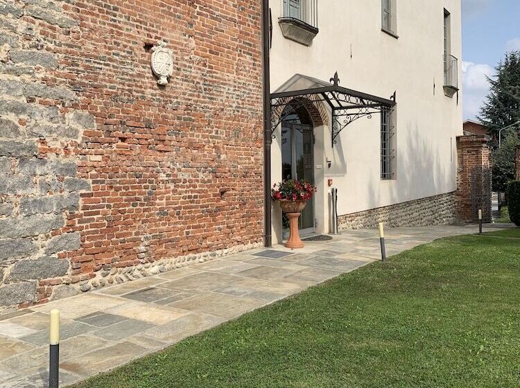 Отель Castello La Rocchetta