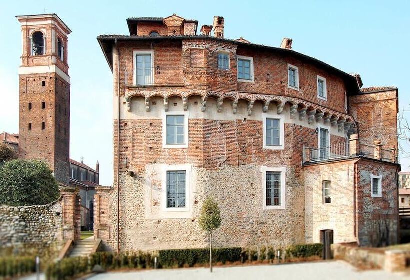 Отель Castello La Rocchetta