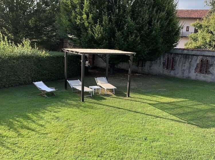 Отель Castello La Rocchetta