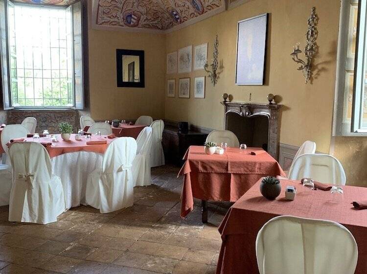 Отель Castello La Rocchetta