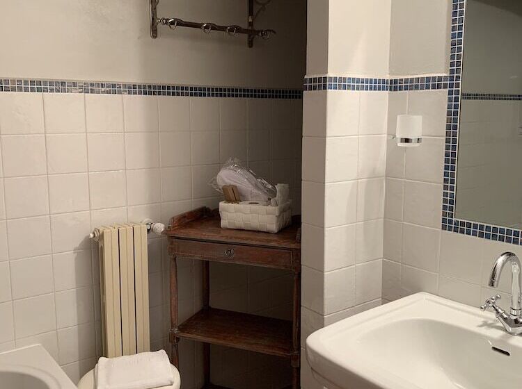 Отель Castello La Rocchetta