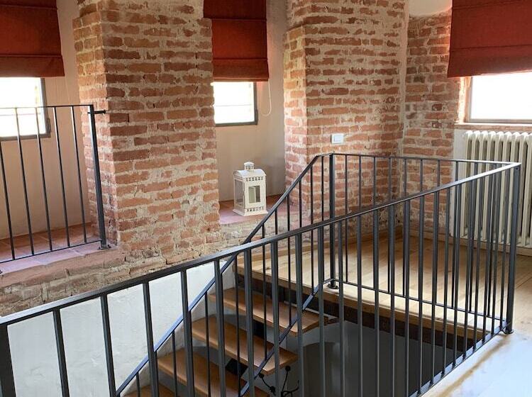 Отель Castello La Rocchetta