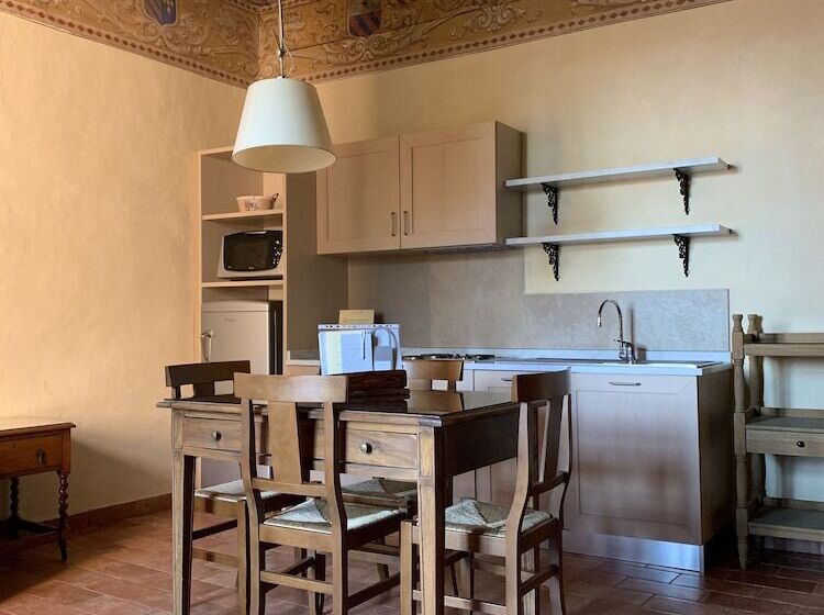 Отель Castello La Rocchetta