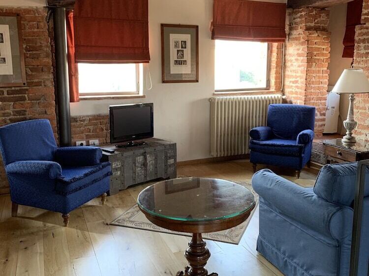 Отель Castello La Rocchetta