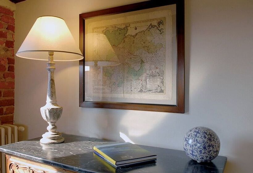 Отель Castello La Rocchetta