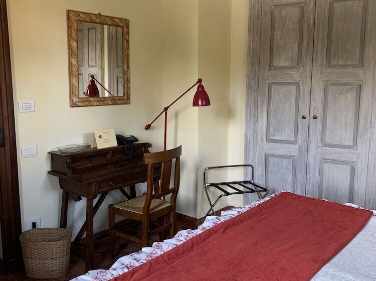 Отель Castello La Rocchetta