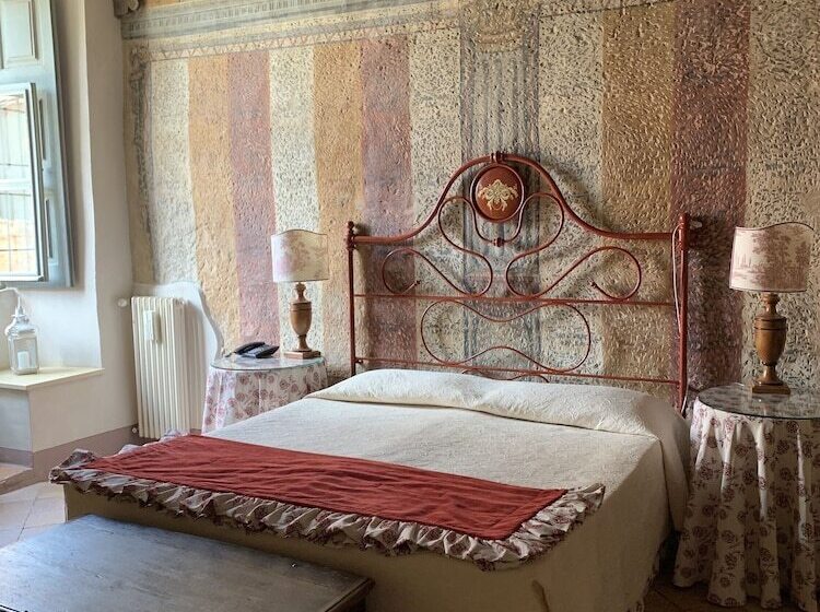 Отель Castello La Rocchetta