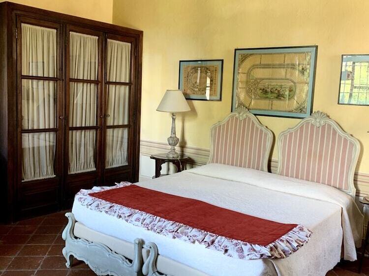 Отель Castello La Rocchetta