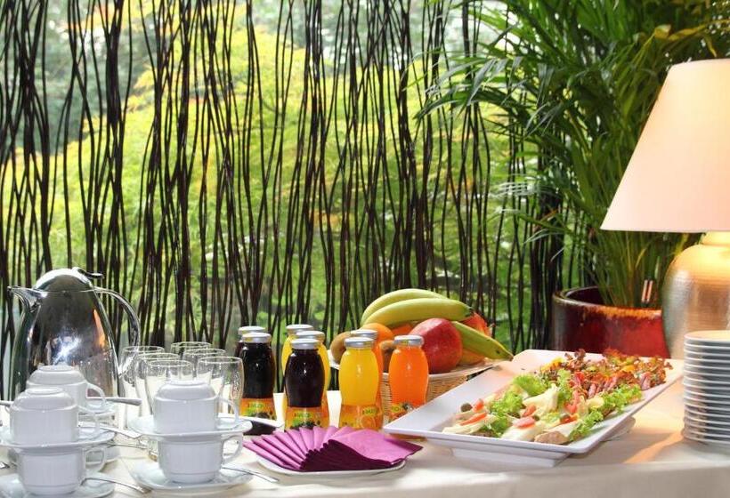 בית מלון כפרי College Garden