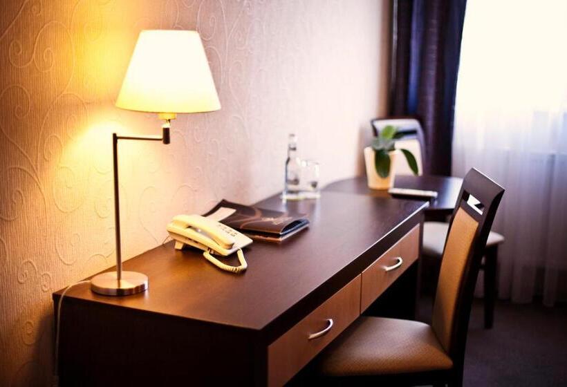 فندق Cztery Pory Roku