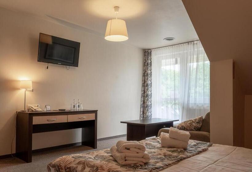 فندق Cztery Pory Roku