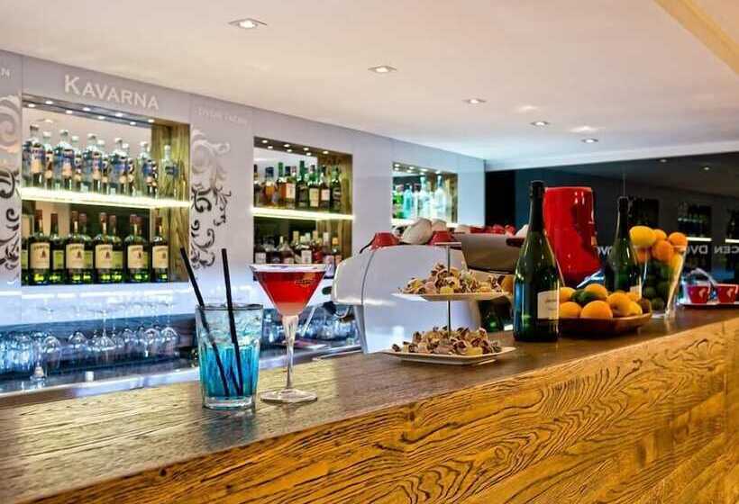 هتل B&b Dvor Tacen