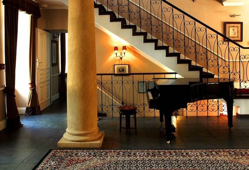 호텔 Dwor Sierakow