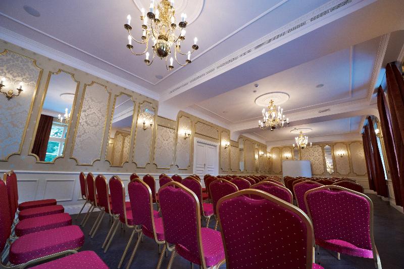 호텔 Dwor Sierakow