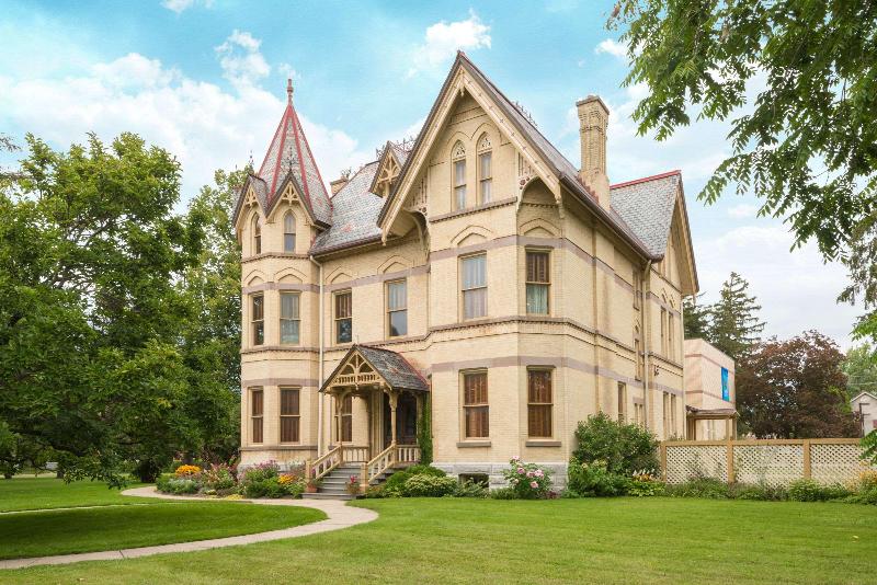 فندق Howard Johnson By Wyndham Tillsonburg