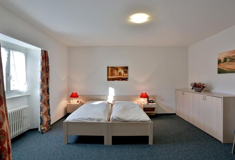 ホテル Hôtel Du Port   Free Parking   Breakfast Included