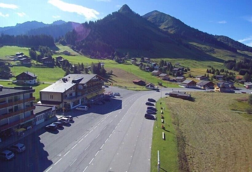 Отель Hôtel Le Relais Alpin