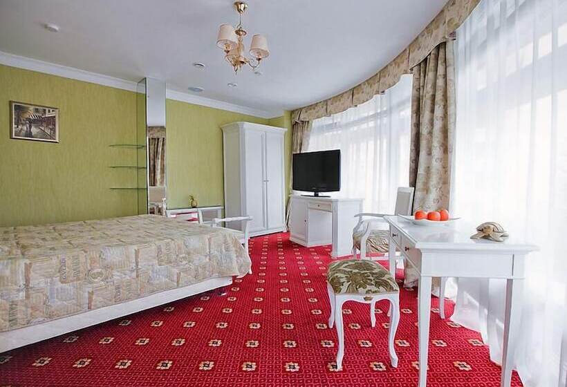 בית מלון כפרי Lecco Art