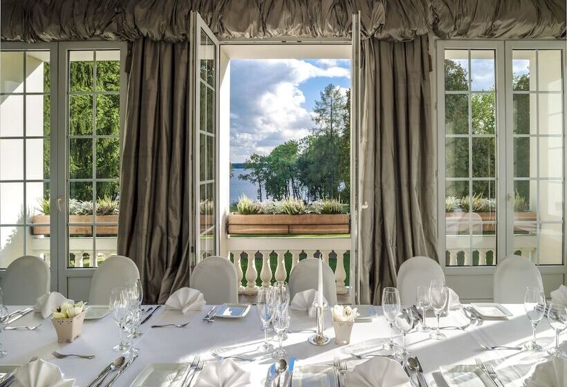 Отель Pałac Zegrzyński