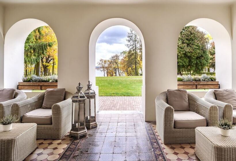 Отель Pałac Zegrzyński