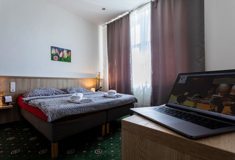 酒店 Penzion U Vlka