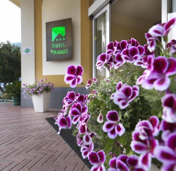Отель Piramidi