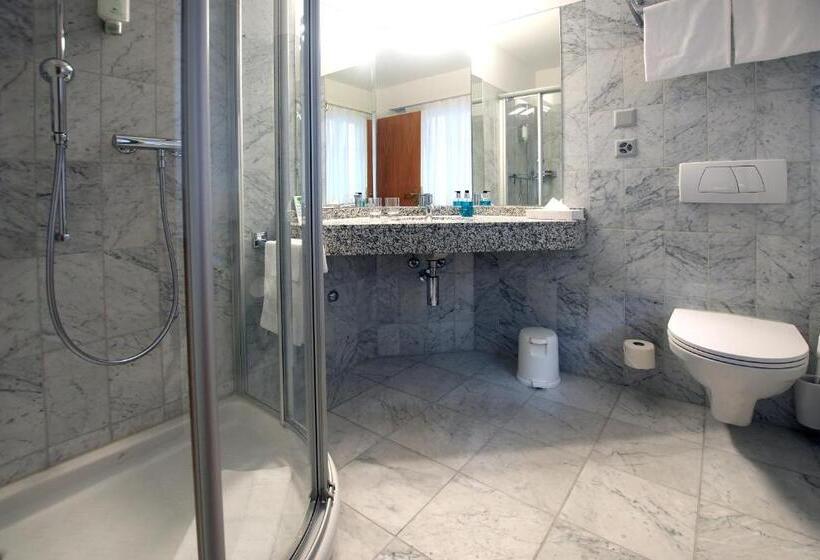 ホテル Restaurant Löwen