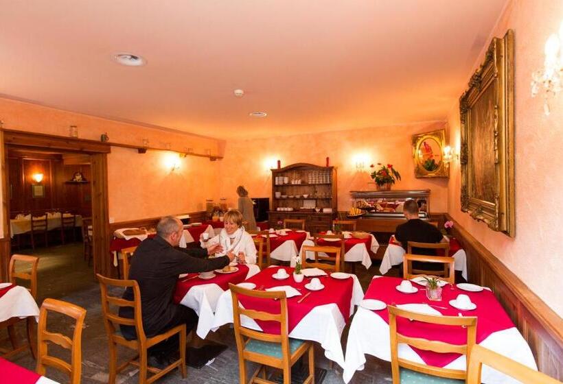 هتل Ristorante Walser