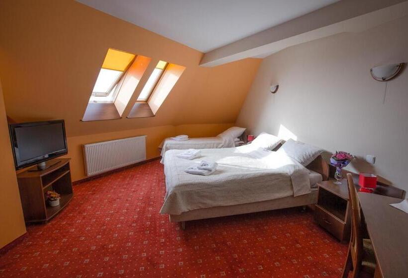 فندق Skalny Dworek