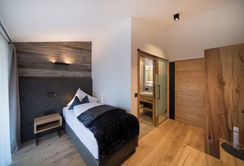 בית מלון כפרי Stubai