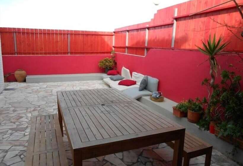 בית מלון כפרי Surfing Inn Peniche   Hostel