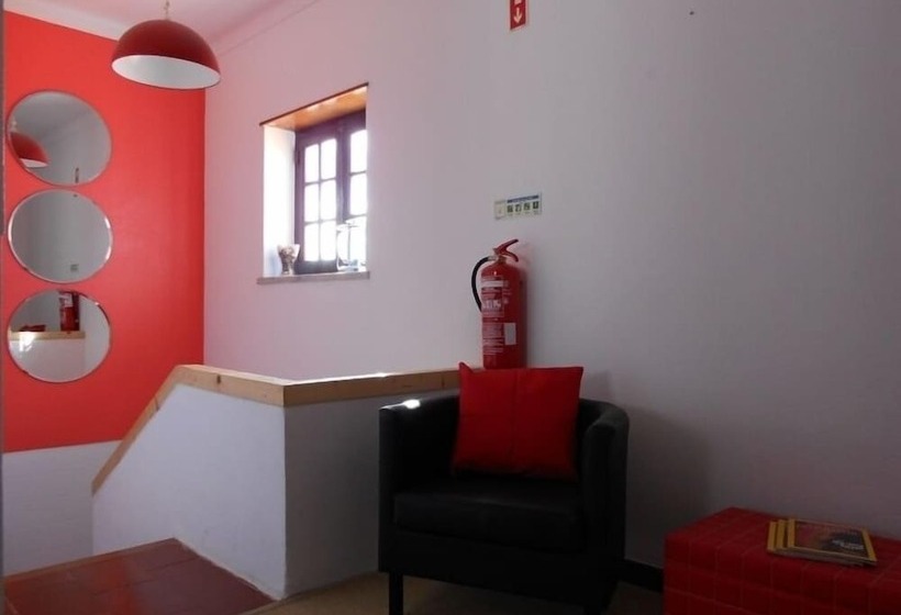 בית מלון כפרי Surfing Inn Peniche   Hostel