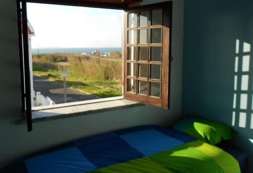 בית מלון כפרי Surfing Inn Peniche   Hostel