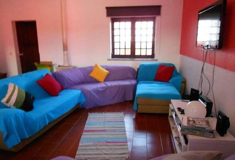 בית מלון כפרי Surfing Inn Peniche   Hostel