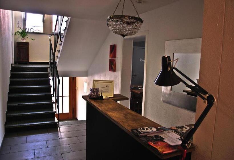 Отель Und Restaurant Zum Hirschen