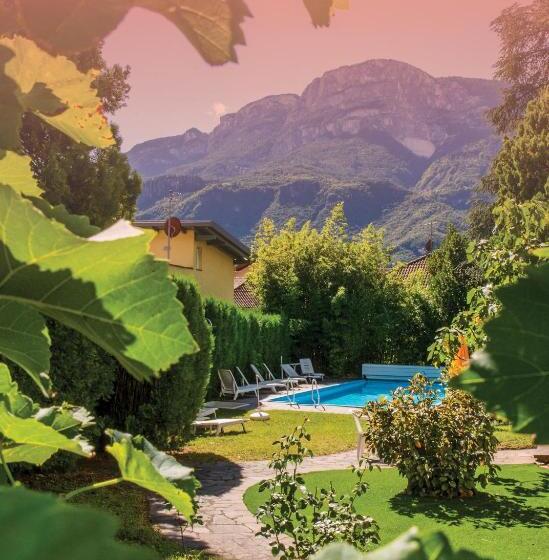 בית מלון כפרי Weingarten Terlan   Rooms & Breakfast